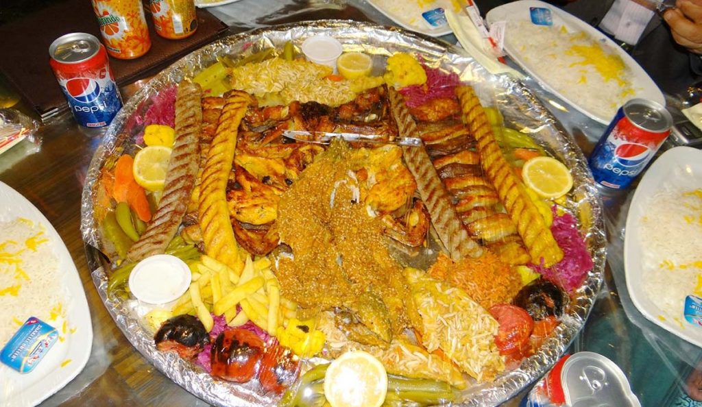رستوران شب نشین اصفهان غذای دریایی جذاب