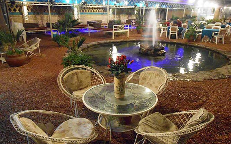 باغ رستوران بید سبز رستورانی با فضای دلنشین با قیمت مناسب