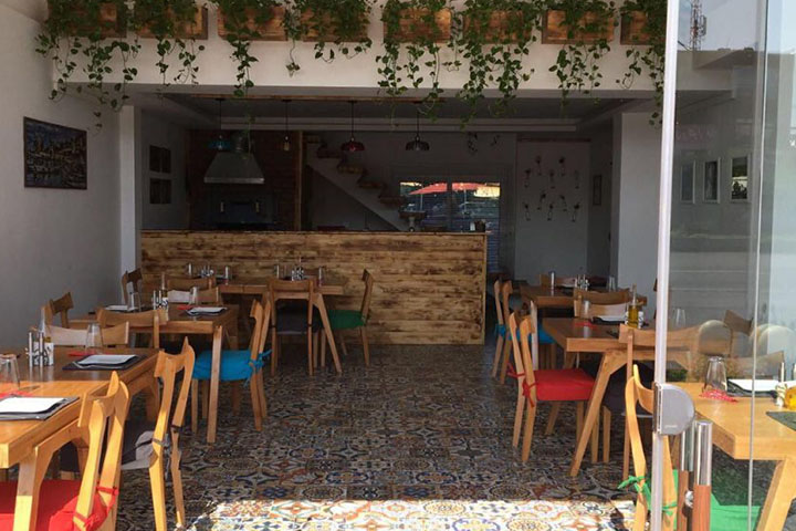 رستوران لبنانی ساج در دل مازندران با غذای عربی