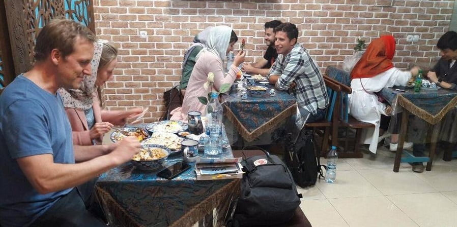 رستوران مادربزرگ لذت غذاهای اصیل و خونگی اصفهانی