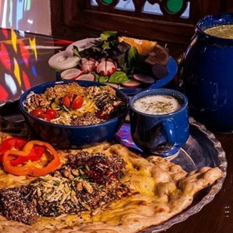 غذای بریانی در رستوران پل خواجو در بوشهرهمراه با غذای سنتی و کباب خوب