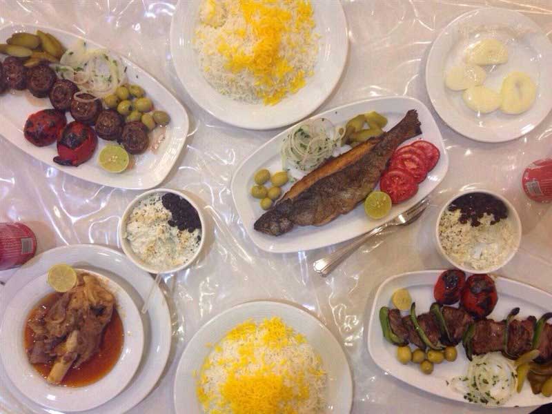 رستوران صدف زنجان غذاهای اصیل ایرانی مثل باقالی‌پلو، انواع کباب و جوجه