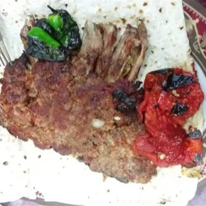  رستوران حیدری رستورانی پر مشتری وشلوغ به خاطر دنده کباب جذاب کرمانشاهی