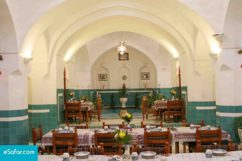 رستوران حمام خان یزد لذت صرف غذا درآثارباستانی 