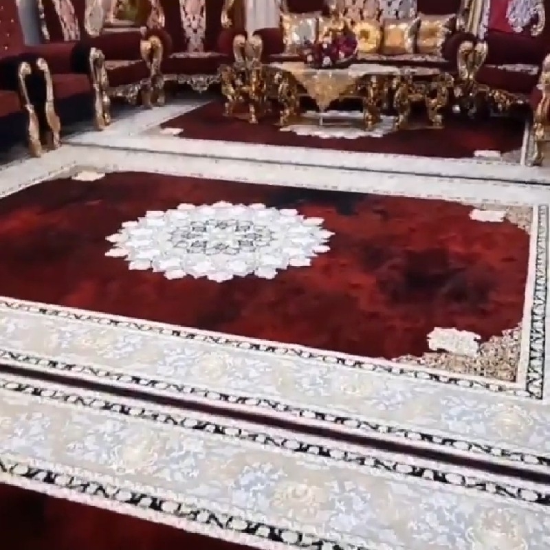 فرش ۷۰۰ شانه زمینه قرمز